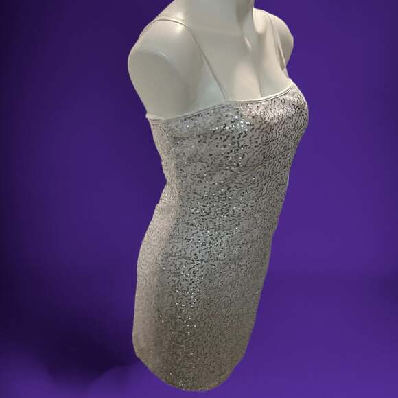 New Steppin Out Sequined Bodycon Mini Dress Womens Size 11/12 Silver Prom Formal - Picture 7 of 11
